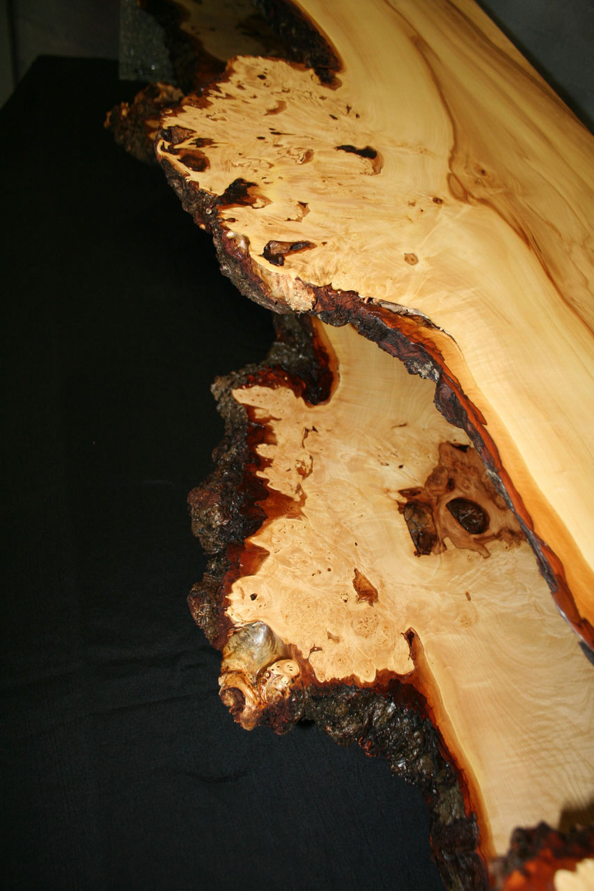 Lowboard Massivholz mit Naturbaumkante