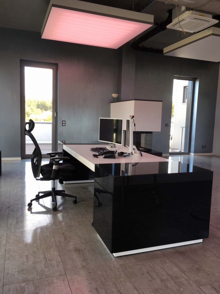 Schreibtisch  modern und kühle Eleganu Architekturbüro