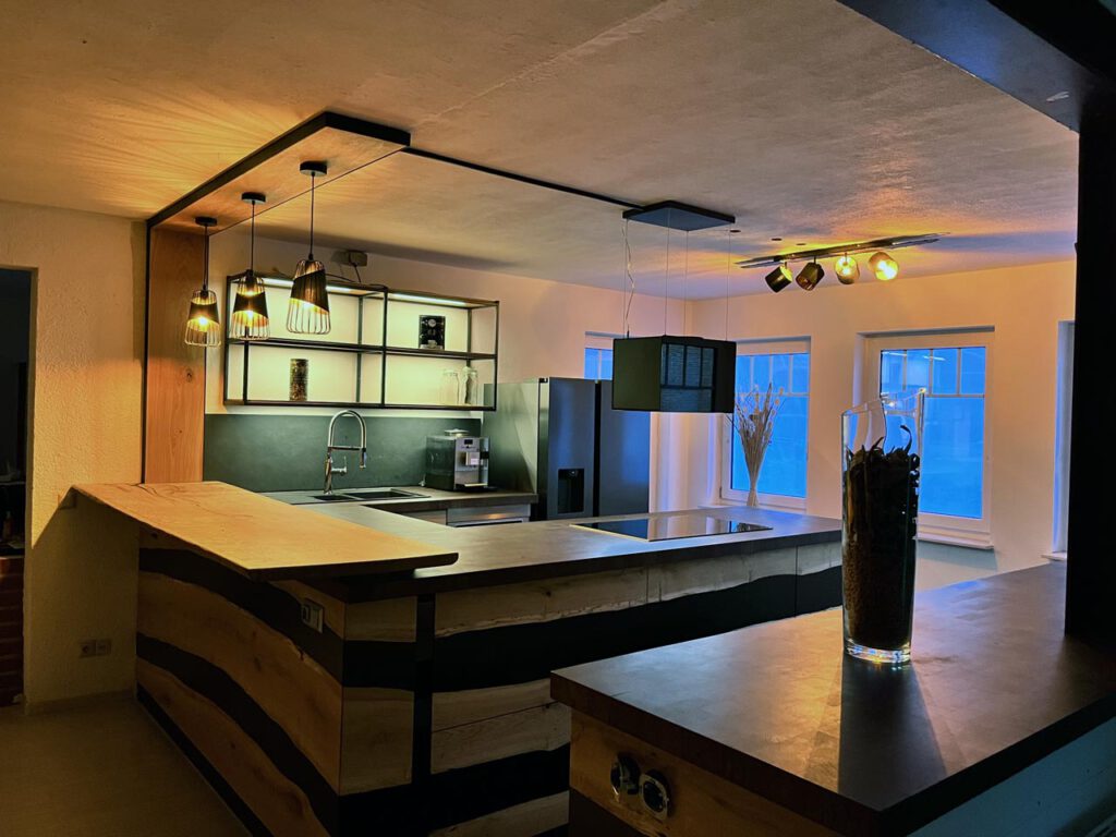 Landhausküche Massivholz und Epoxid